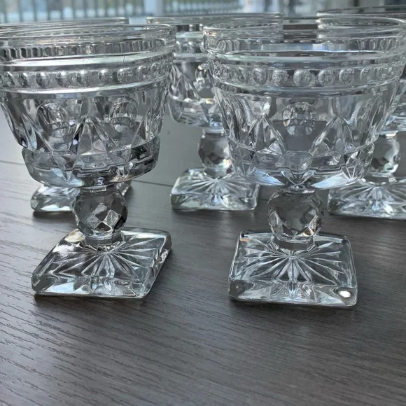 Vintage Cocktail glasses - Picture 2 of 4